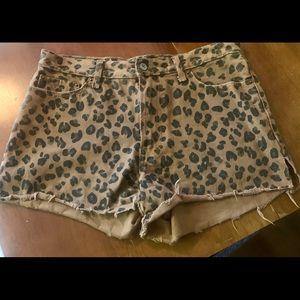 Abercrombie high rise leopard shorts